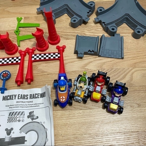 Mickey Ears Raceway W/ 3 Diecast Cars Goofy Mickey Mouse Donald Duck Play Set - Picture 4 of 8